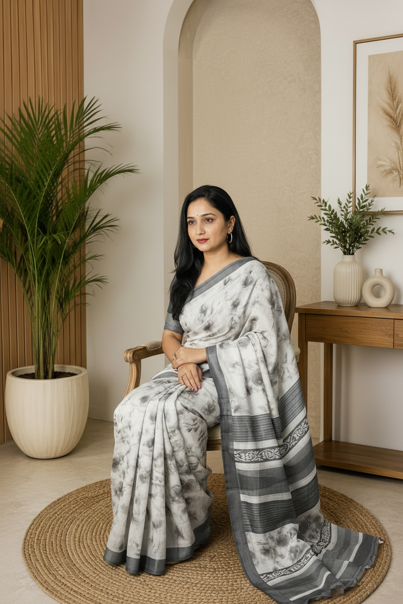 White Watercolor Rose Print Saree for Women – Elegant Lightweight Floral Saree